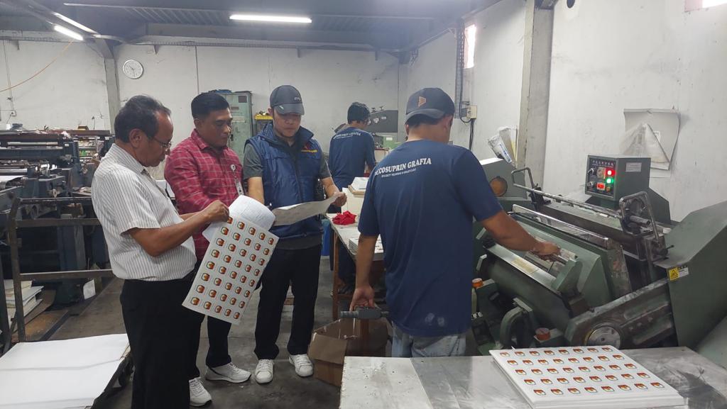 Awasi Pencetakan Segel Pemilu 2024, Bawaslu Babel Pastikan Sesuai Spesifikasi