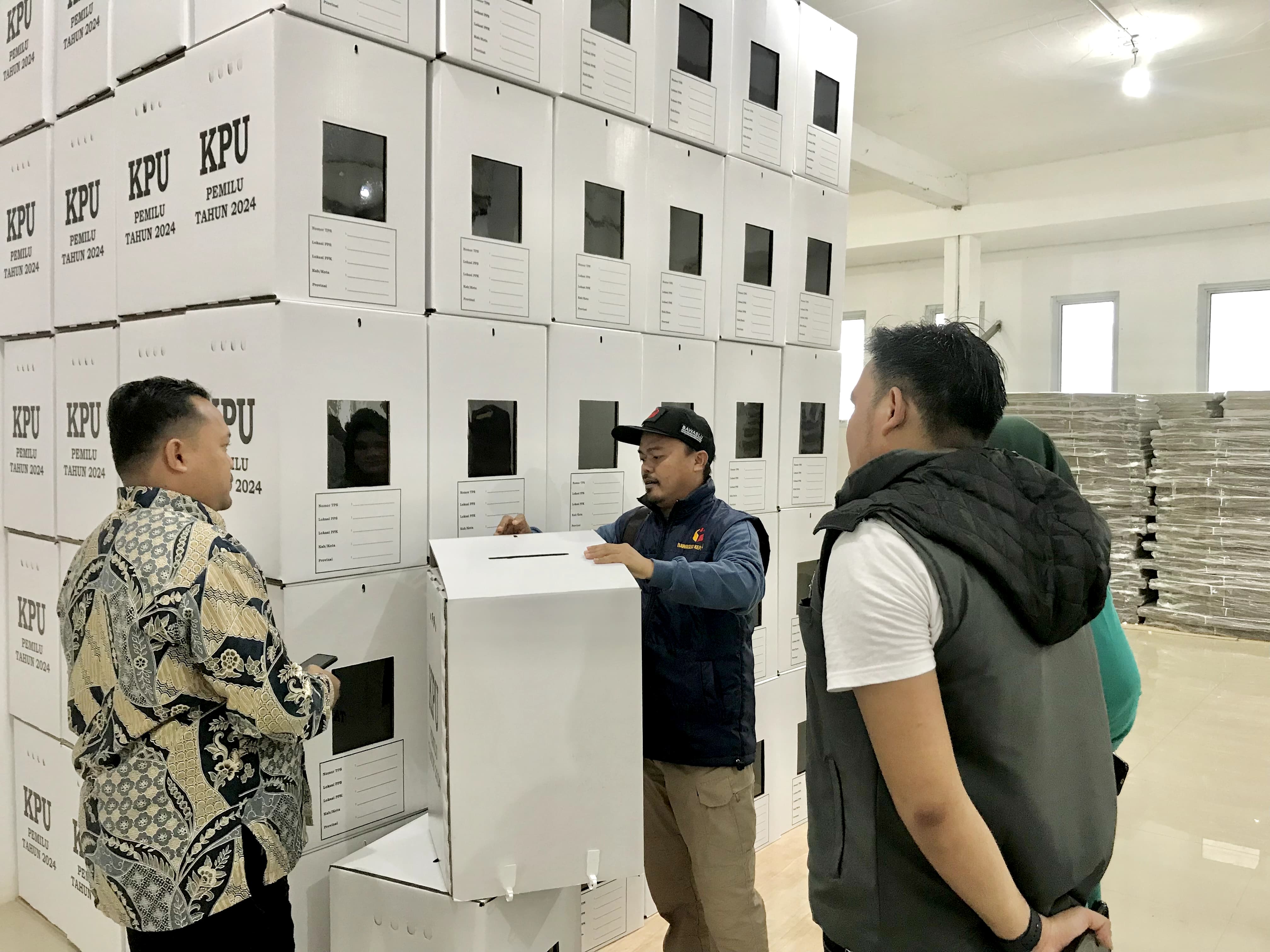Jafri Pastikan Logistik Pemilu di Pangkalpinang Sesuai Kebutuhan
