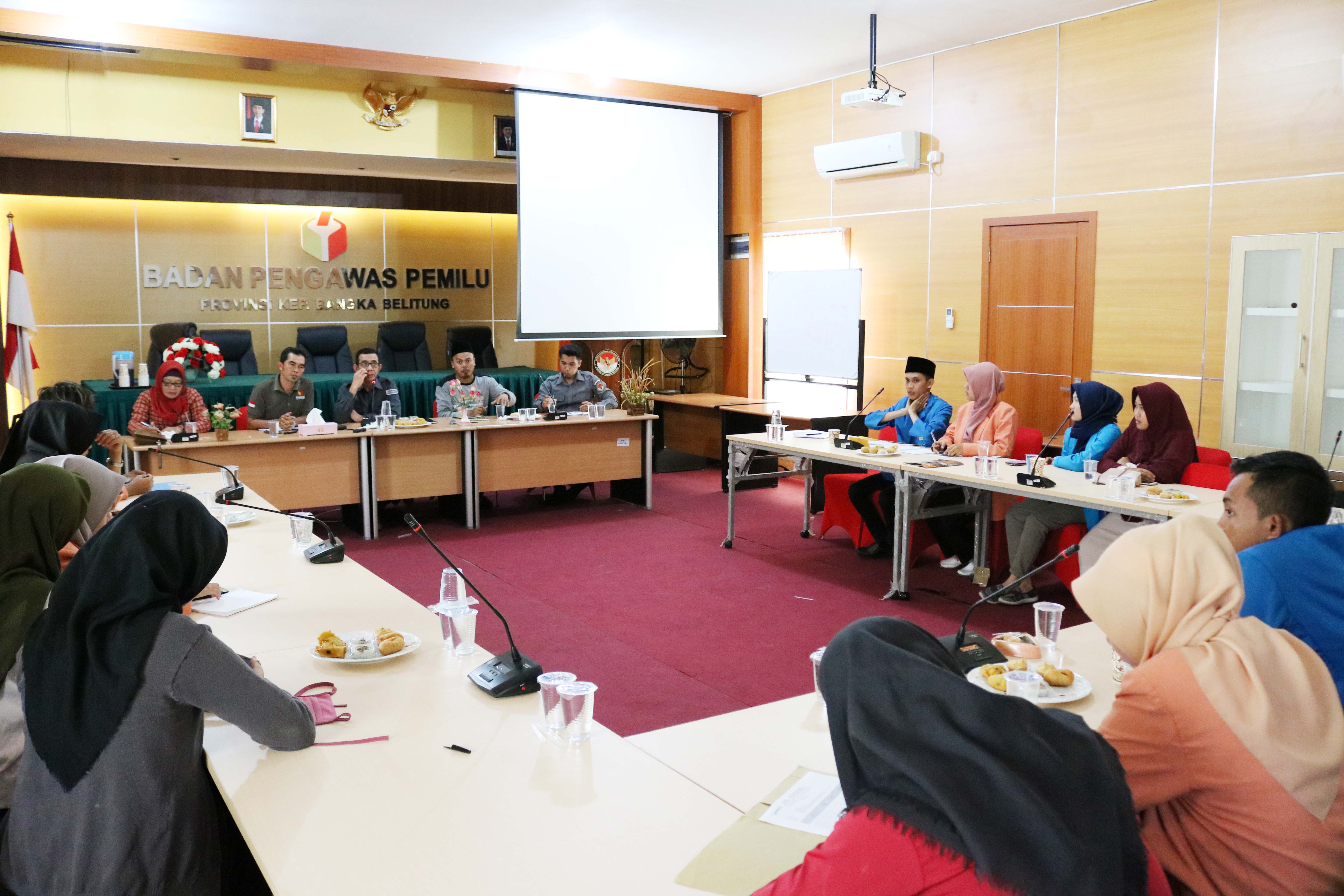 BEM STIKES ABDI NUSA PANGKALPINANG DAN PMII CABANG PANGKALPINANG DATANGI BAWASLU BABEL. INI YANG MEREKA LAKUKAN!