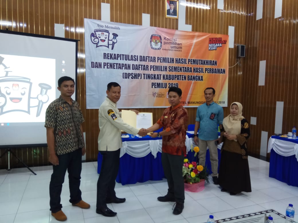 PANWAS KABUPATEN BANGKA MENGAWASI RAPAT PLENO YANG DIADAKAN OLEH KPUD BANGKA