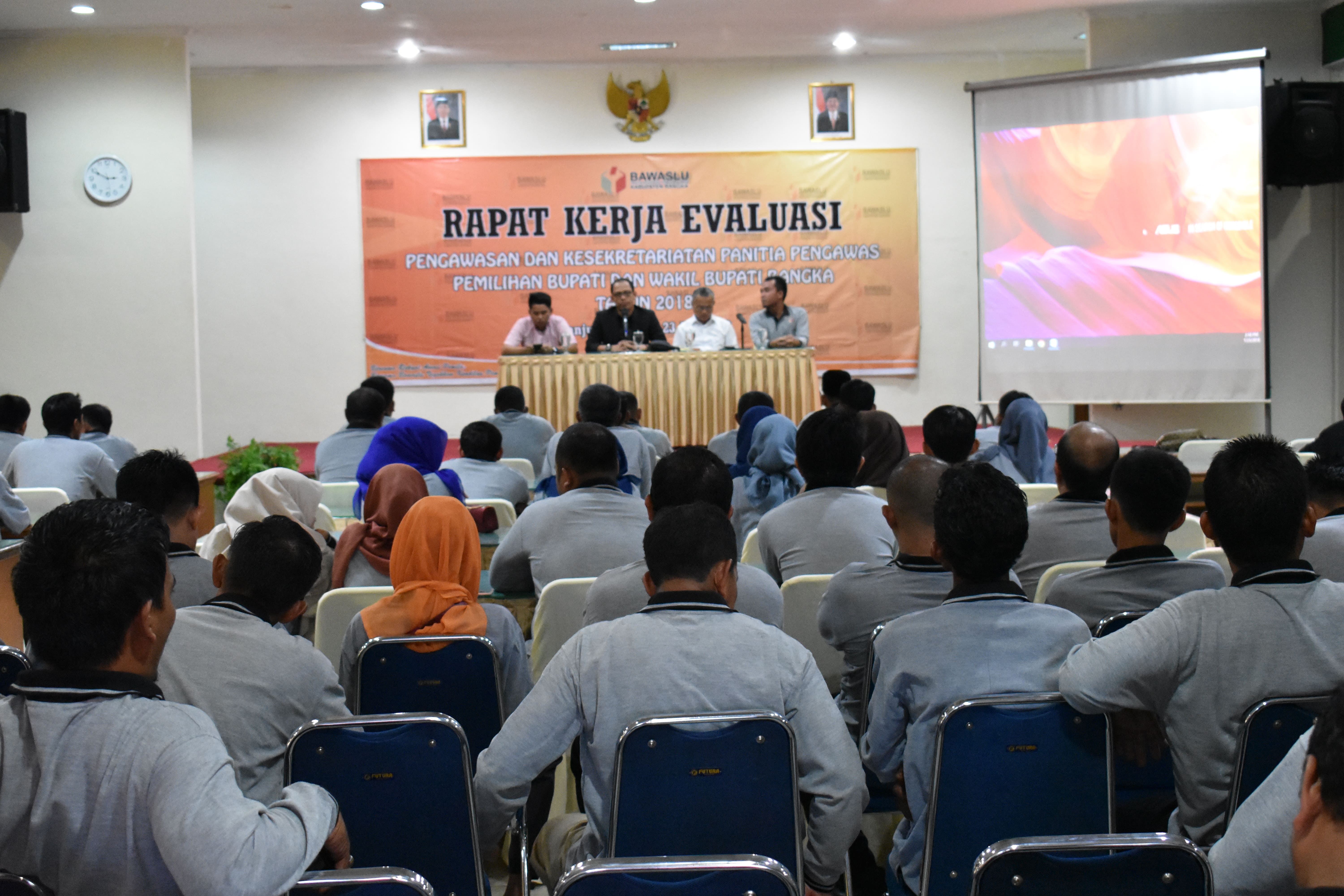 PANWAS KABUPATEN BANGKA MENGGELAR RAPAT KERJA EVALUASI PENGAWASAN DAN KESEKRETARIATAN UNTUK PANWAS KECAMATAN DAN PPL SE-KABUPATEN BANGKA