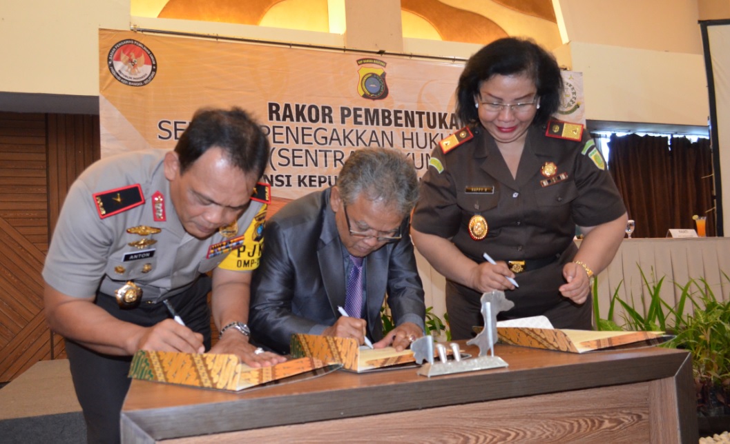 Penandatanganan MOU " Bawaslu Kajati Kapolda " Sentragakkumdu Siap Terima Laporan