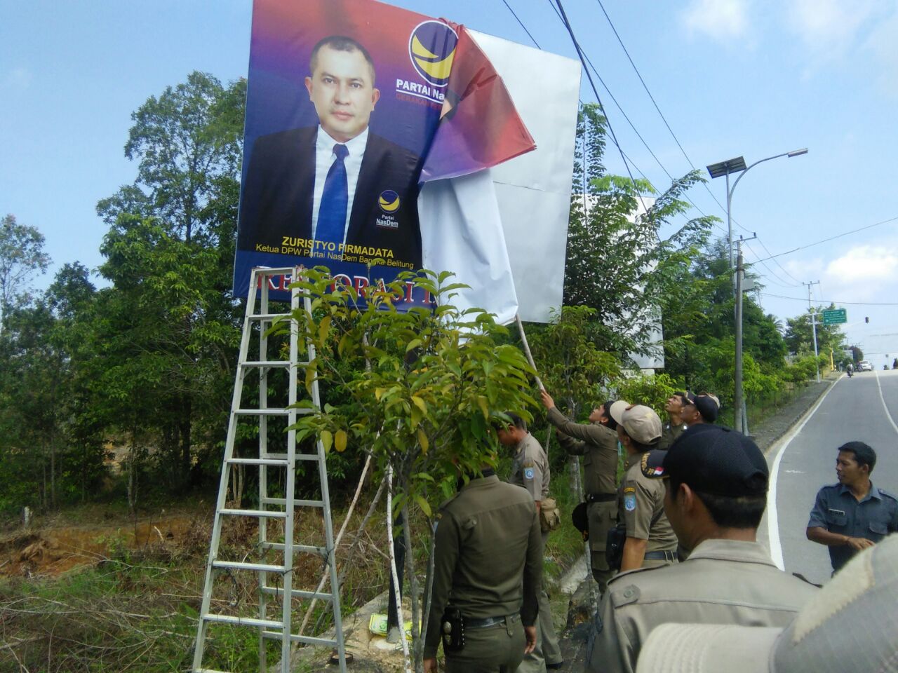 PENERTIBAN ALAT PERAGA PRA KAMPANYE DI KECAMATAN MENTOK DAN SIMPANG TERITIP