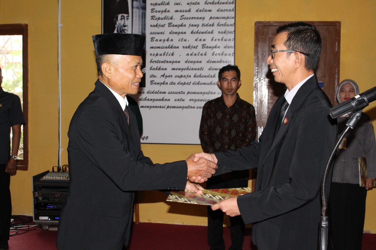 BAWASLU LANTIK SUMARNO SEBAGAI ANGGOTA PAW PANWASLU BANGKA