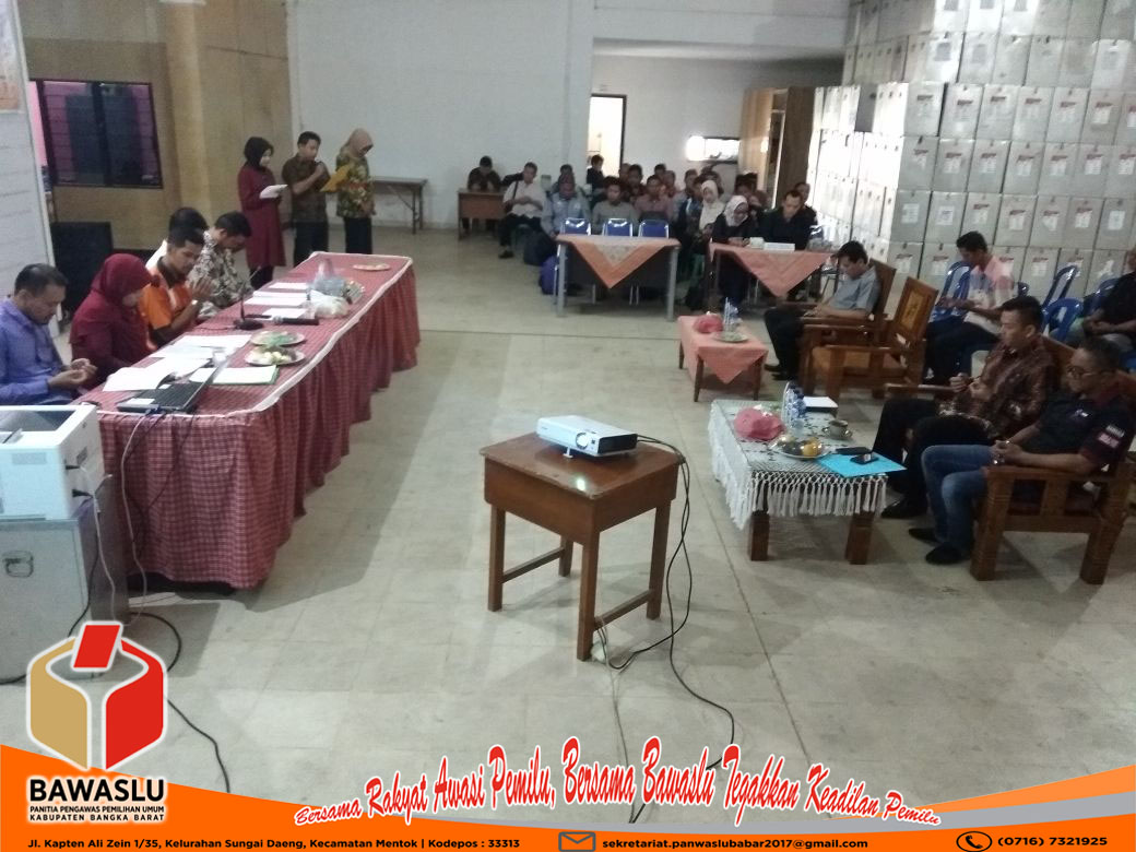 PANWASLU KABUPATEN BANGKA BARAT LAKUKAN PENGAWASAN RAPAT PLENO TERBUKA REKAPITULASI DAN PENETAPAN DPSHP TINGKAT KPU KABUPATEN BANGKA BARAT