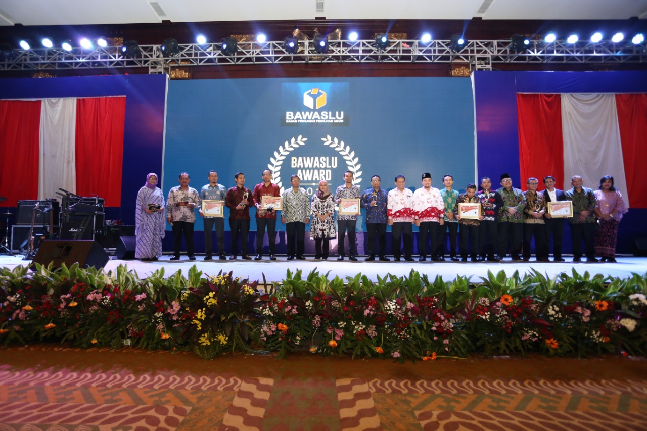 BAWASLU KAB. BANGKA RAIH PENGHARGAAN DENGAN KATEGORI PPL TERBAIK SE-INDONESIA DALAM ACARA BAWASLU AWARD 2018