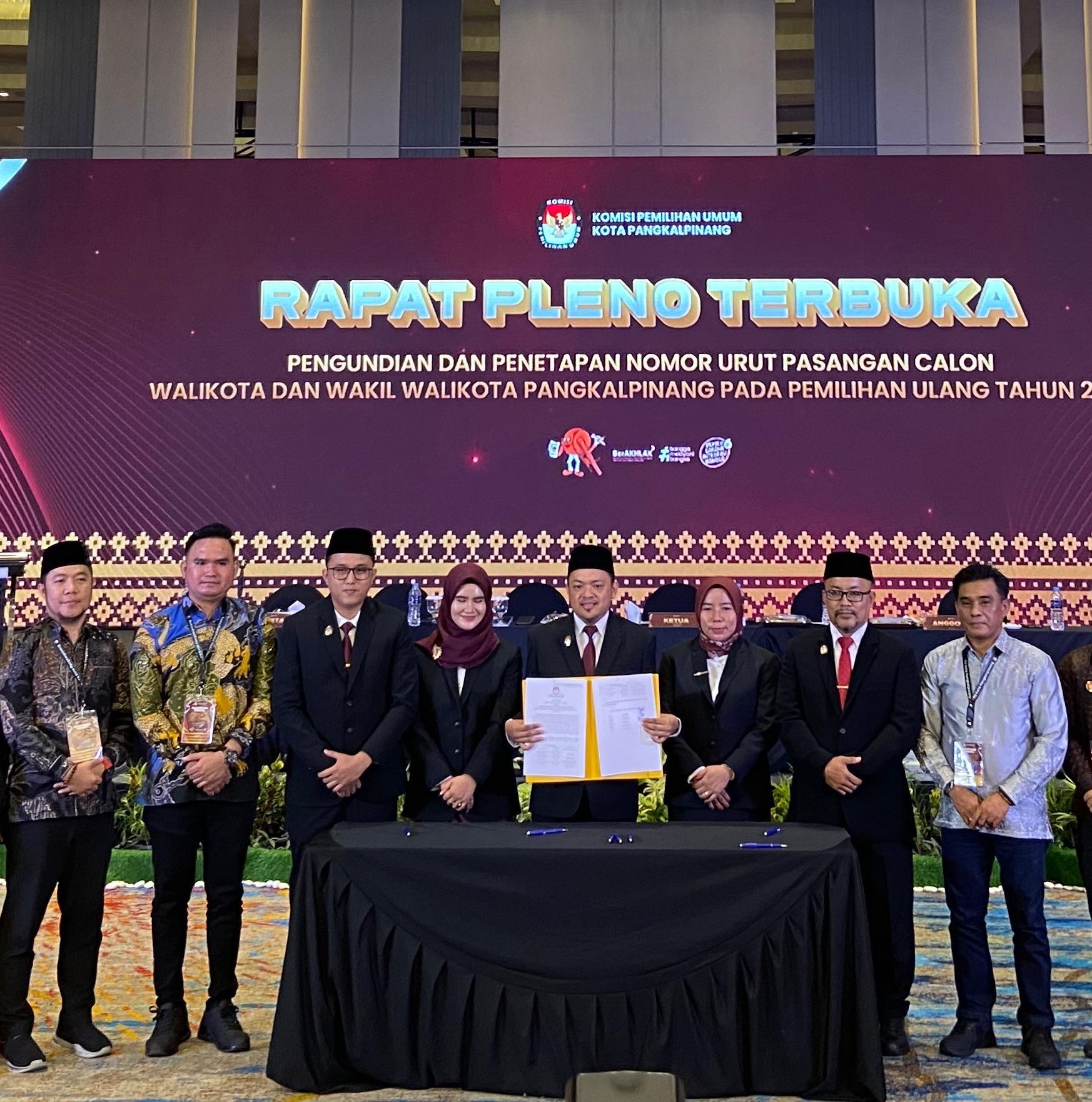 Ketua Bawaslu Babel Hadiri Pengundian dan Penetapan Nomor Urut Paslon Wali Kota Pangkalpinang Pilkada Ulang 2025