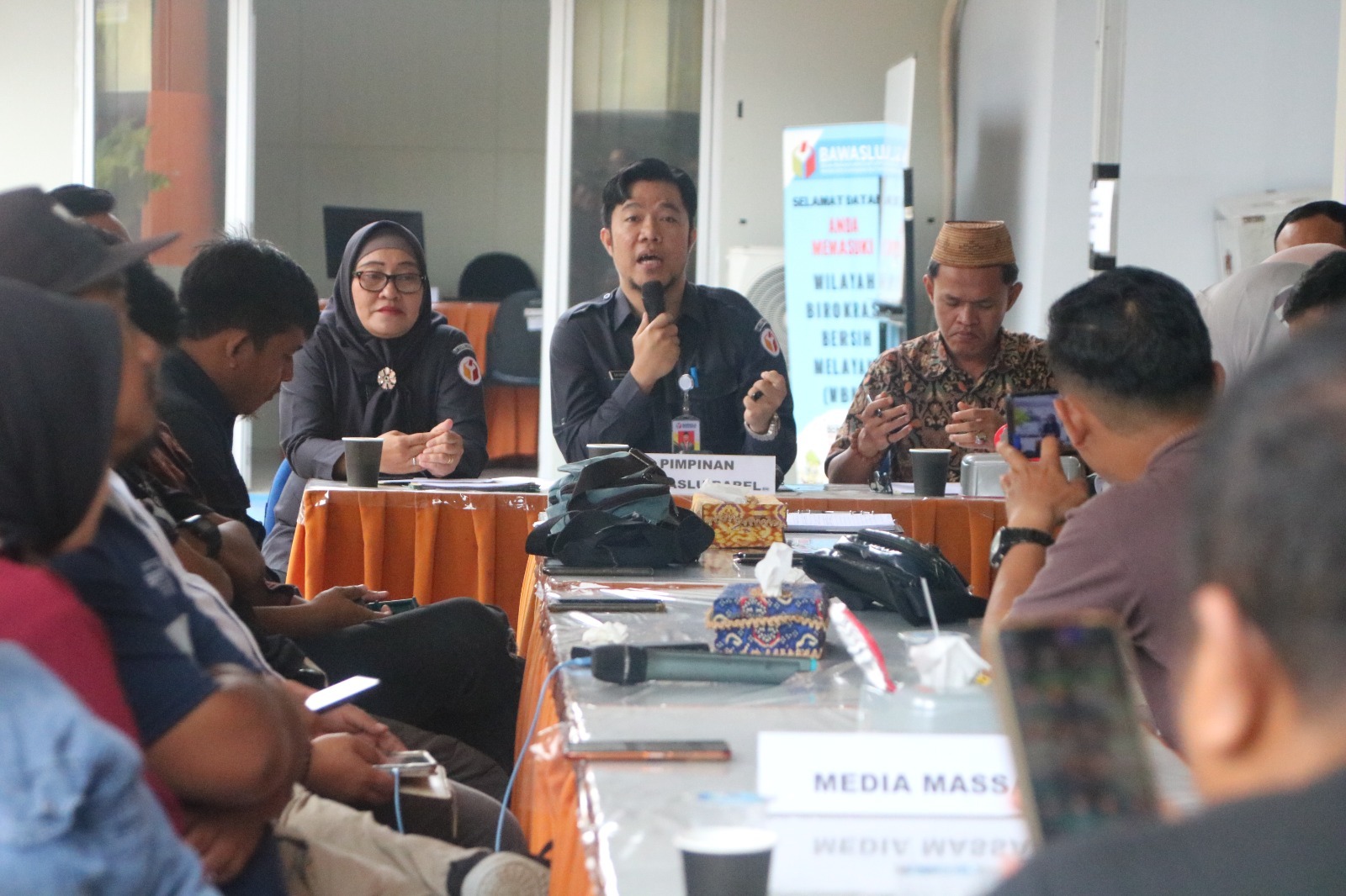 Bawaslu Babel Gelar Coffe Morning Dengan Awak Media, Nyatakan Siap Bersinergi dan Terbuka Hasil Pengawasan Pemilu