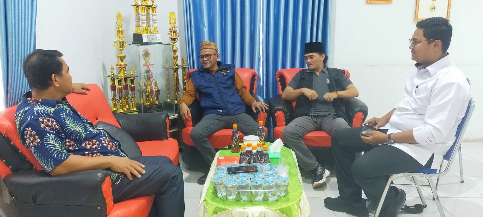 Kunjungi Ketua APDESI Beltim, Sahirin Ajak Jadi Mitra Bawaslu
