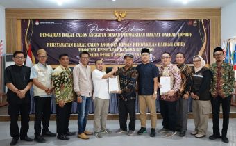 18 Parpol dan 16 Calon Anggota DPD Resmi Serahkan Berkas Syarat Pendaftaran ke KPU Babel