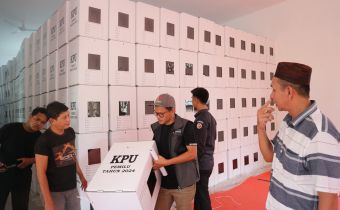 Pastikan Logistik Pemilu di Kabupaten Bangka Selatan Aman, Bawaslu Babel Montoring ke KPU Basel