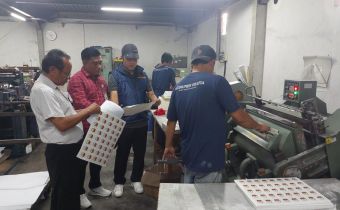 Awasi Pencetakan Segel Pemilu 2024, Bawaslu Babel Pastikan Sesuai Spesifikasi