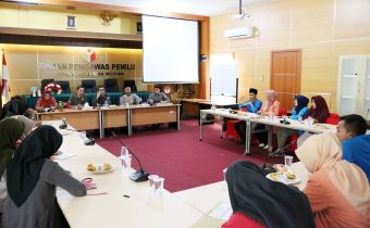 BEM STIKES ABDI NUSA PANGKALPINANG DAN PMII CABANG PANGKALPINANG DATANGI BAWASLU BABEL. INI YANG MEREKA LAKUKAN!