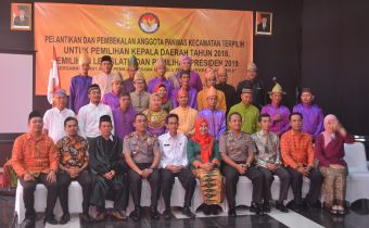 PANWASLU PANGKALPINANG LANTIK PANWASCAM KOTA PANGKALPINANG