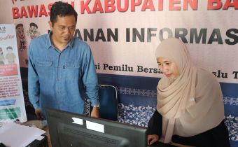 Bawaslu Babel Lakukan Pendampingan Monev Keterbukaan Informasi Publik di Bawaslu Kabupaten Bangka Tengah