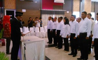 KETUA PANWASLU KABUPATEN BANGKA MELANTIK PANWASCAM SE-KABUPATEN BANGKA