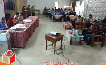 PANWASLU KABUPATEN BANGKA BARAT LAKUKAN PENGAWASAN RAPAT PLENO TERBUKA REKAPITULASI DAN PENETAPAN DPSHP TINGKAT KPU KABUPATEN BANGKA BARAT