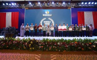 BAWASLU KAB. BANGKA RAIH PENGHARGAAN DENGAN KATEGORI PPL TERBAIK SE-INDONESIA DALAM ACARA BAWASLU AWARD 2018