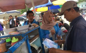 Bersama Mahasiswa, Panwascam Belinyu masuk ke Cafe. Ini yang Mereka Lakukan.