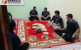 BAWASLU BABEL MENYAPA MASYARAKAT DESA AIR SELUMAR