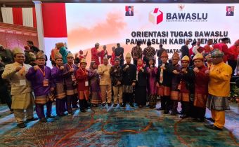 Komisioner Bawaslu 7 Kabupaten/Kota 2023 â€“ 2028 se-Babel Dilantik, Osykar Minta Jaga Kualitas Demokrasi
