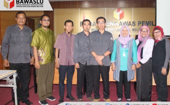BAWASLU BABEL LIBATKAN FAKULTAS HUKUM UBB DALAM PENYEMPURNAAN BUKU KINERJA