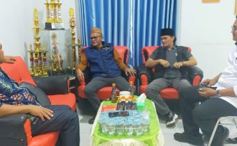 Kunjungi Ketua APDESI Beltim, Sahirin Ajak Jadi Mitra Bawaslu